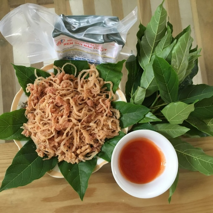 Nem Bùi Hải Tuyết 